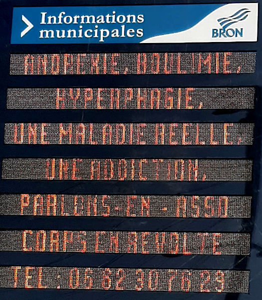 Affichage réalisé sur les panneaux lumineux de la ville de Bron (69) : Anorexie, boulimie, hyperphagie, une maladie réelle, une addiction. Parlons-en - Asso Corps en Révolte